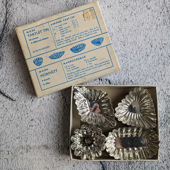 Vintage Mormatt Tartlet Tin Set In Box 24 Pieces 4 Shapes Sweden No. B213, Vinta - Picture 1 of 1